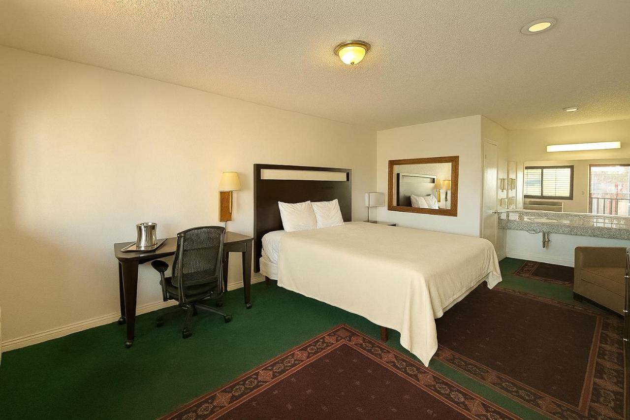 Casa Blanca Hotel - Azusa, Los Angeles — photo 7