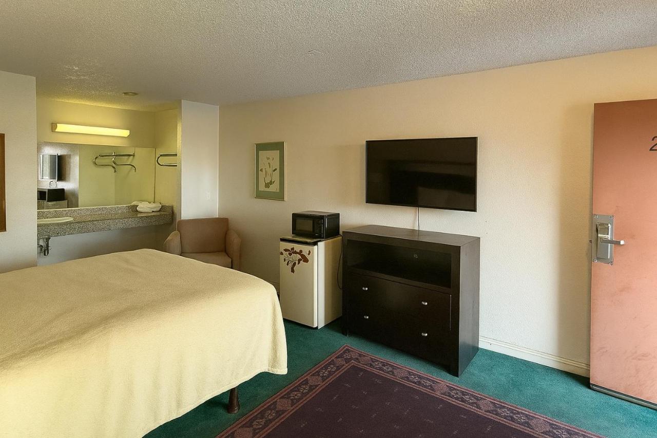 Casa Blanca Hotel - Azusa, Los Angeles — photo 10
