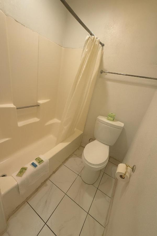 Casa Blanca Hotel - Azusa, Los Angeles — photo 9
