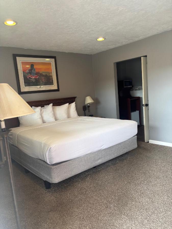 Yellowstone Holiday Motel — photo 23