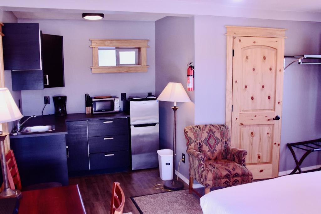 Yellowstone Holiday Motel — photo 4