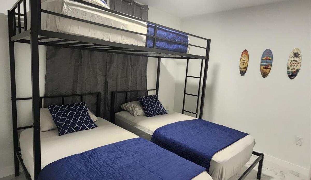 Welcome to Miami! JACUZZI SLEEPS 11 - 2