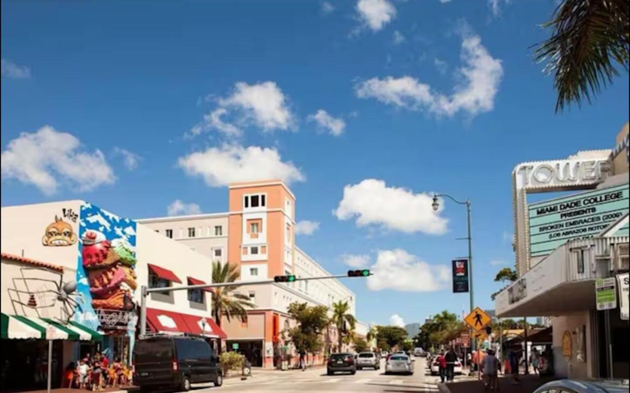 The Havana Nights Guesthouse - Private Stay with Free Parking in the Heart of Miami - 2