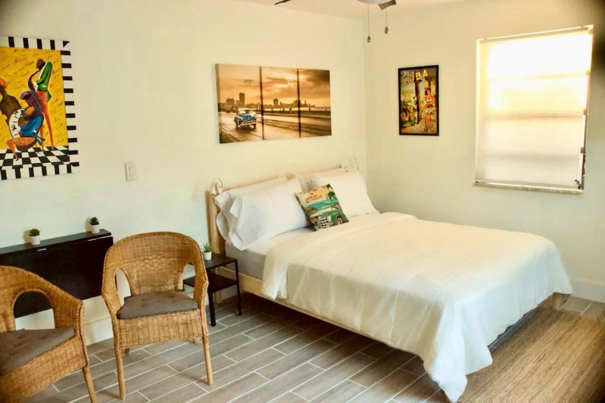 The Havana Nights Guesthouse - Private Stay with Free Parking in the Heart of Miami