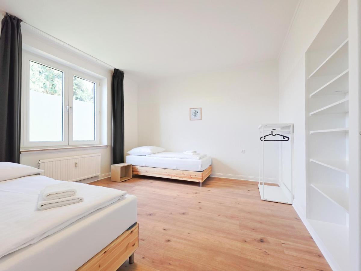 Tolstov Apartments - 3 Room Apartments - Kitchen - Balcony - 5 min to Messe DUS