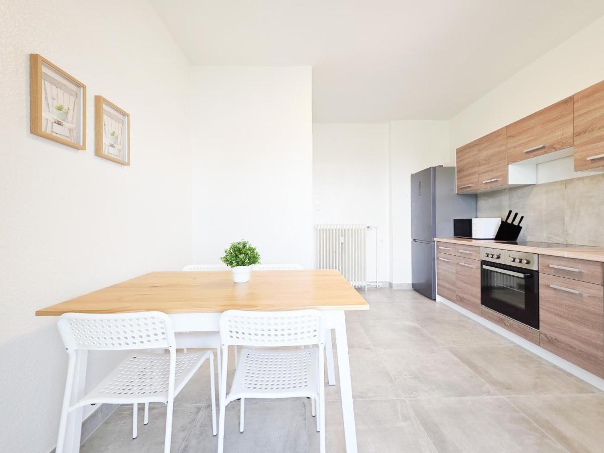 Tolstov Apartments - 3 Room Apartments - Kitchen - Balcony - 5 min to Messe DUS