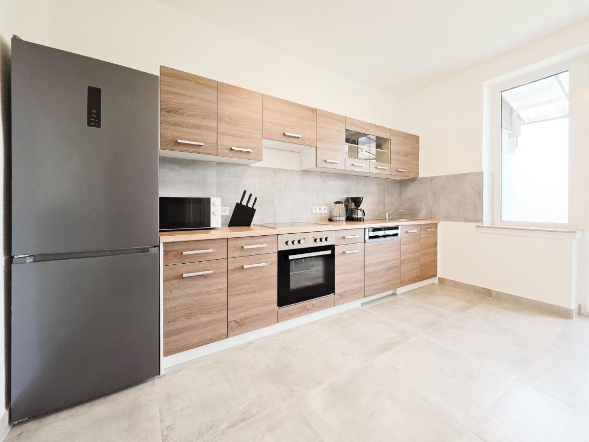 Tolstov Apartments - 3 Room Apartments - Kitchen - Balcony - 5 min to Messe DUS