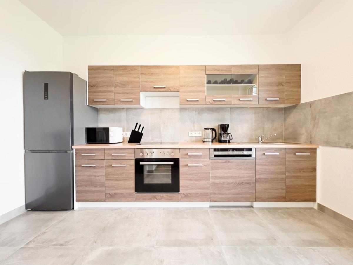 Tolstov Apartments - 3 Room Apartments - Kitchen - Balcony - 5 min to Messe DUS