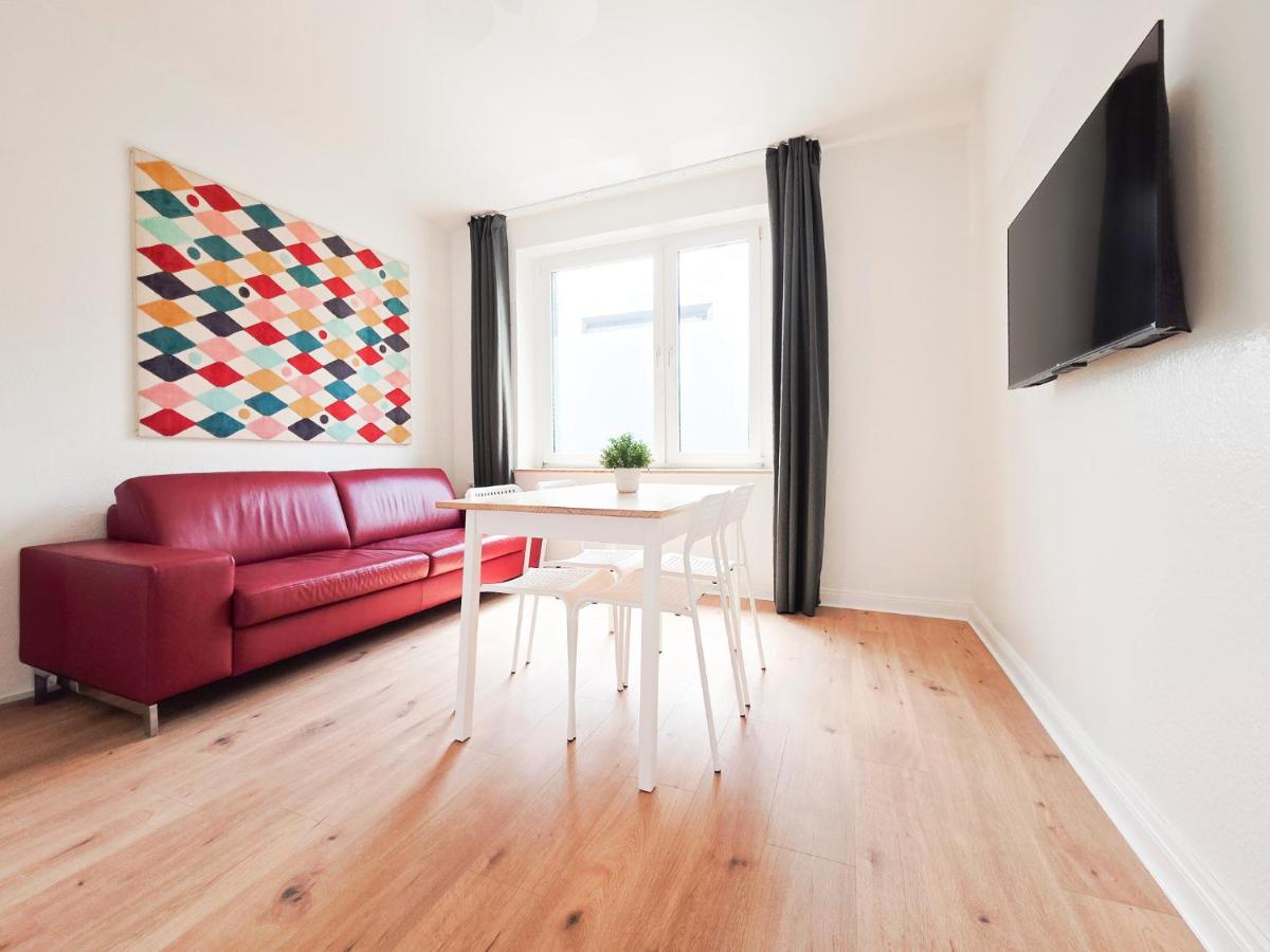 Tolstov Apartments - 3 Room Apartments - Kitchen - Balcony - 5 min to Messe DUS