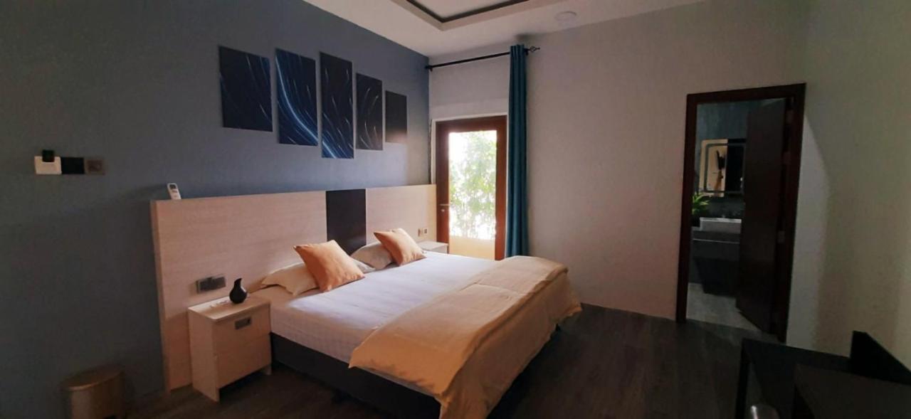 Dhiffushi Tourist Hotel - 2