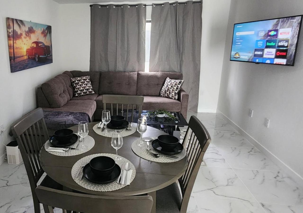 Welcome to Miami! JACUZZI SLEEPS 11 - 5