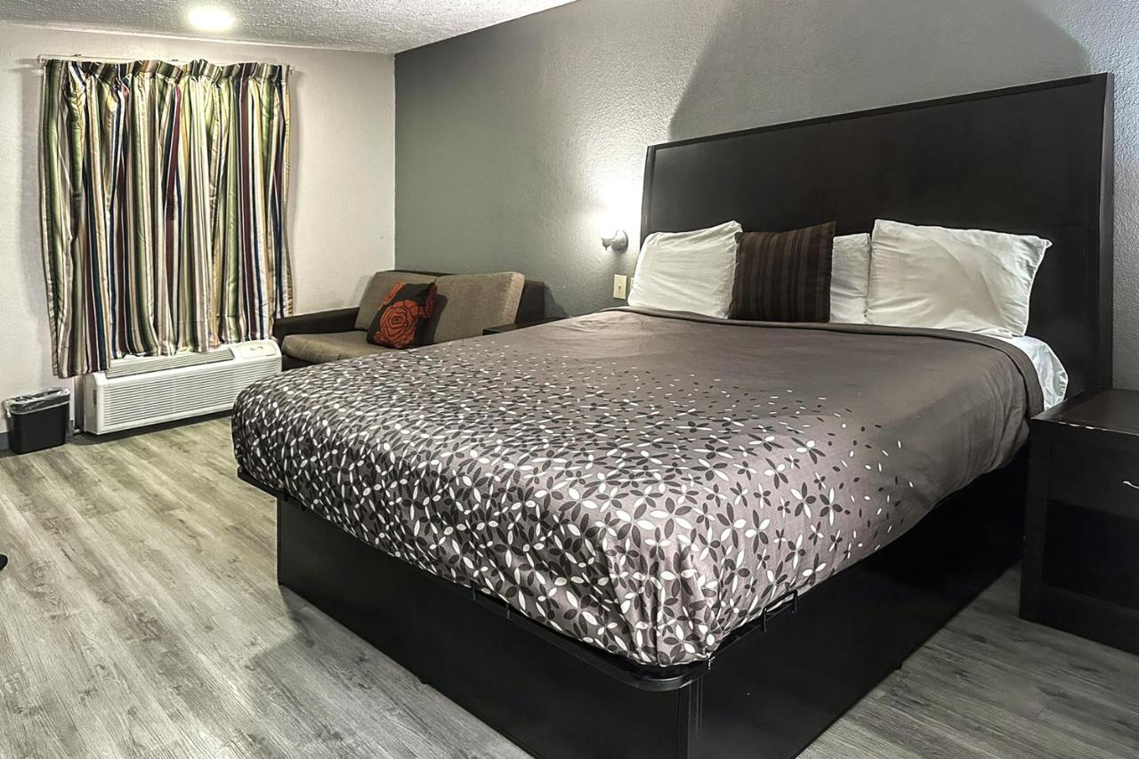 Regal Inn — photo 11