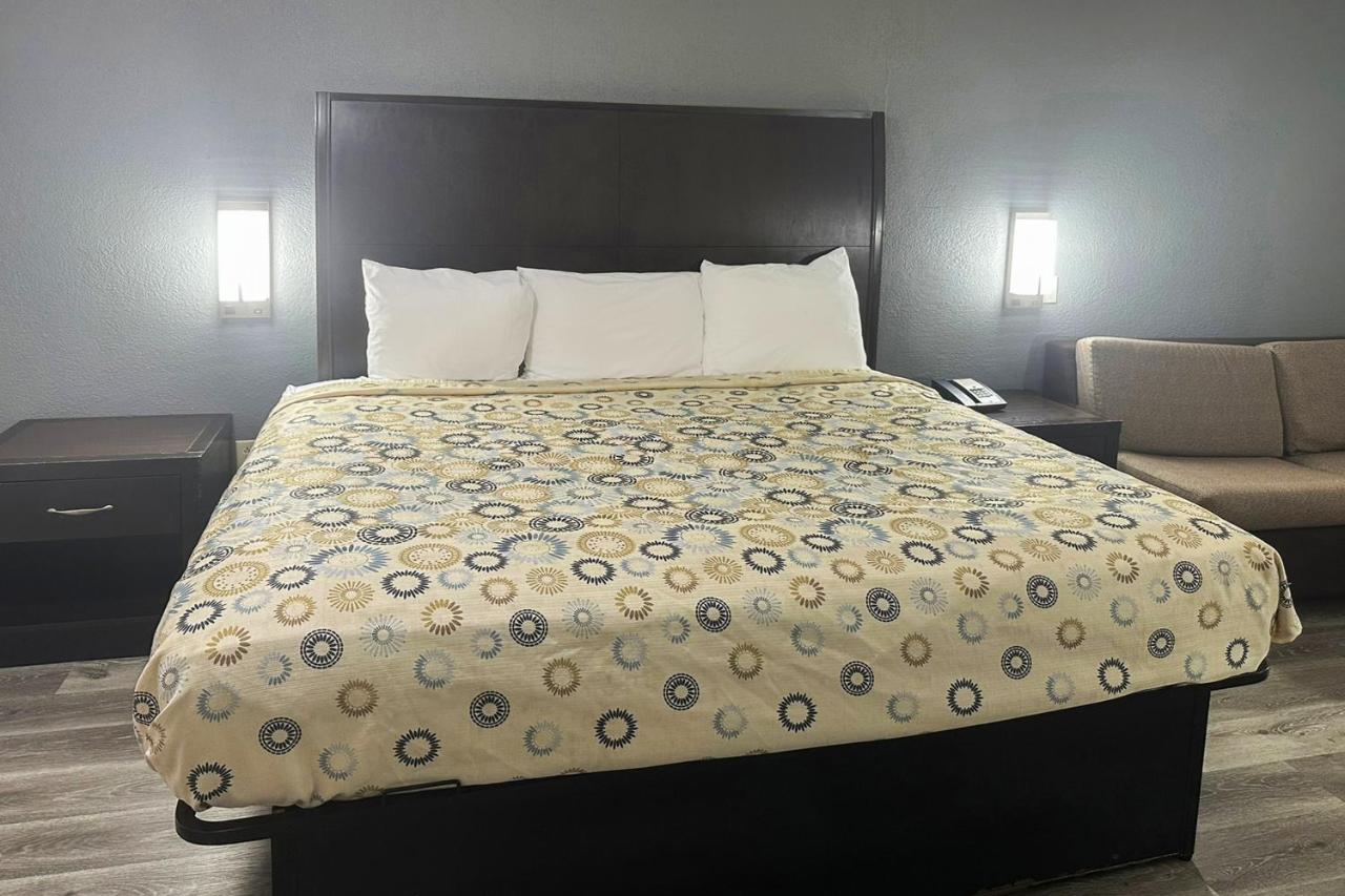 Regal Inn — photo 24