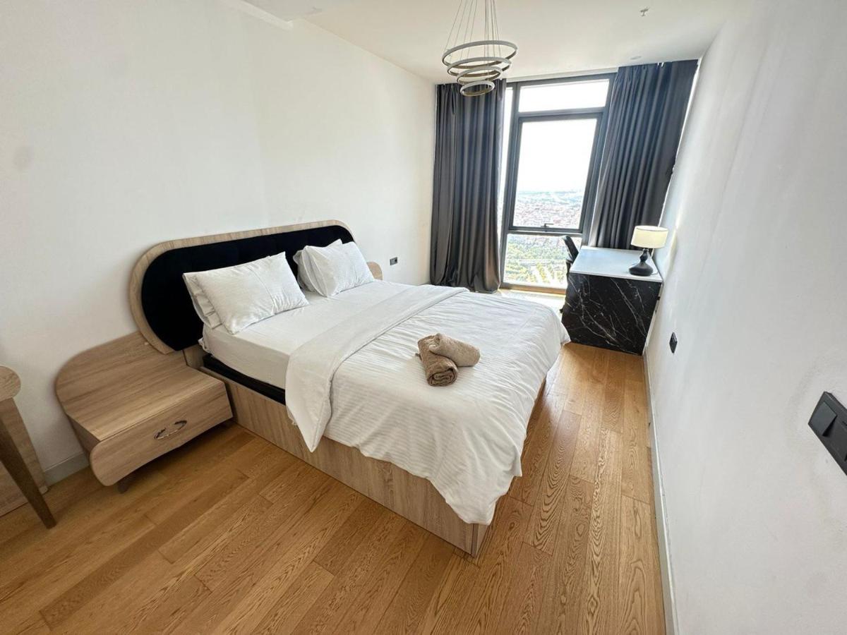 Luxury apt in the 40 plus floor - 2