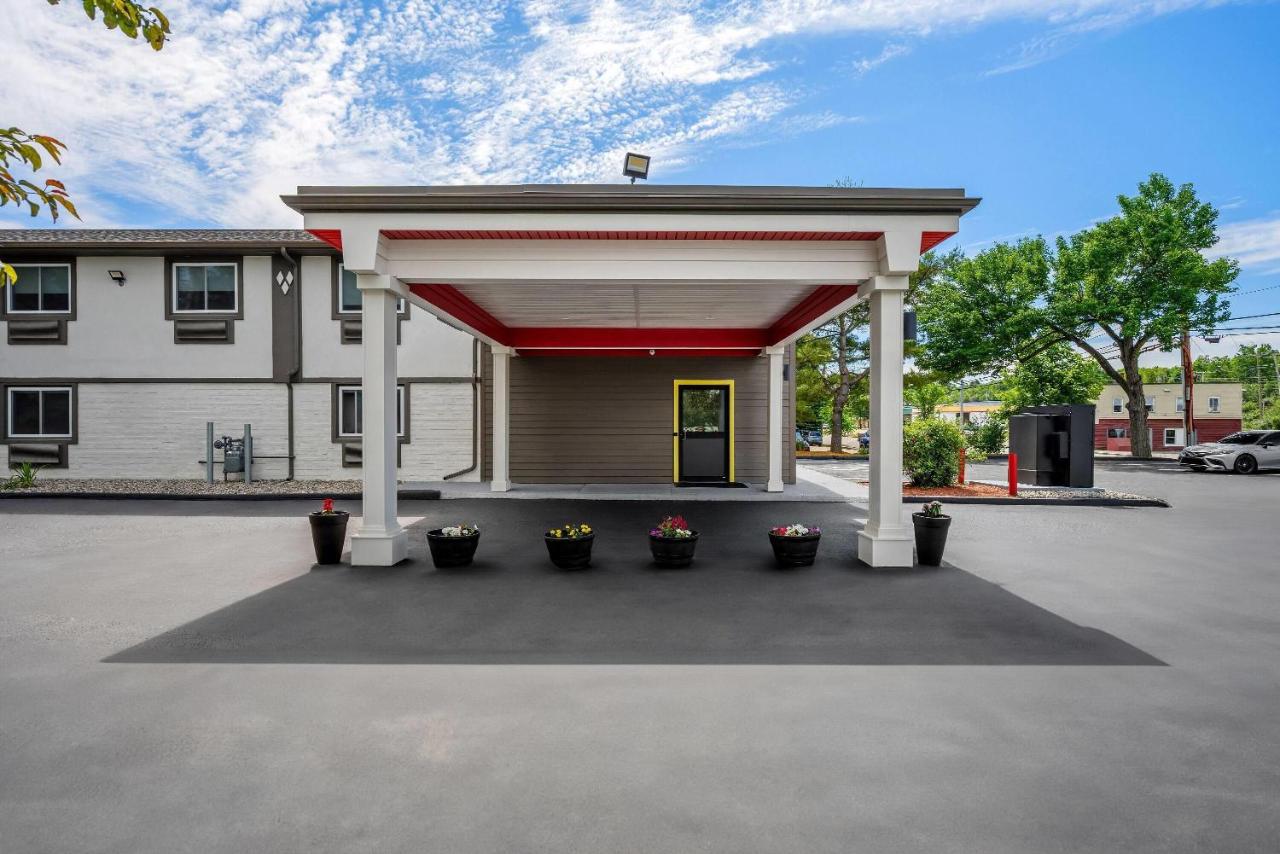 Image: Super 8 by Wyndham Lewiston Auburn Area