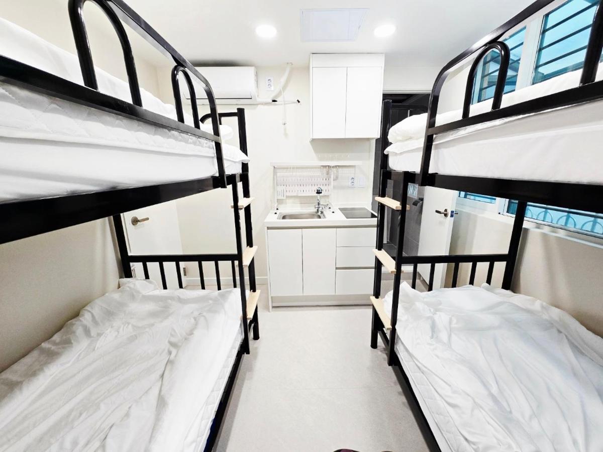 White Green Guesthouse - 2