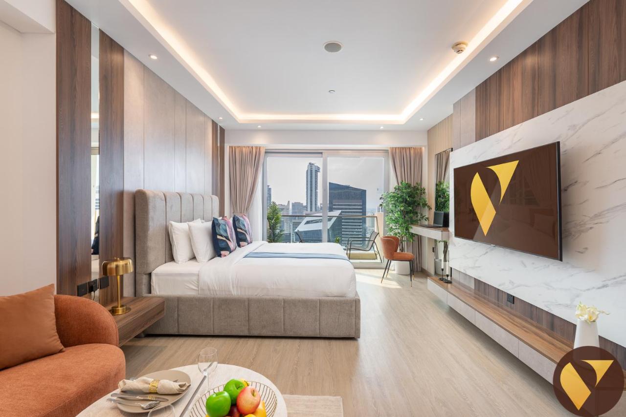 Vogue Vacation Homes, Marina JW Marriott with Direct Access to Marina Mall, Studio Apartment with Balcony and Marina Skyline View, Access to all Amenities - 3