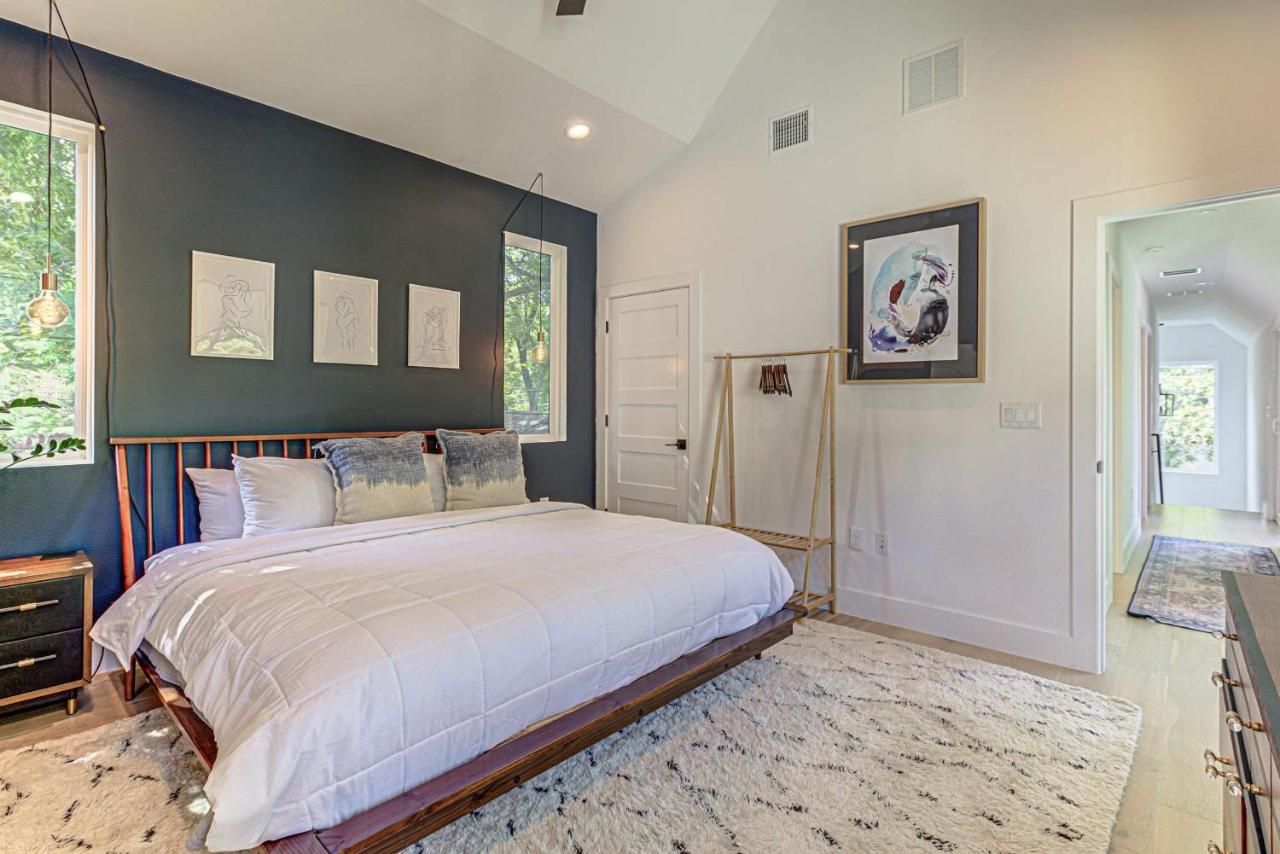 Private Backyard Short & Long Stays in East ATX - 4