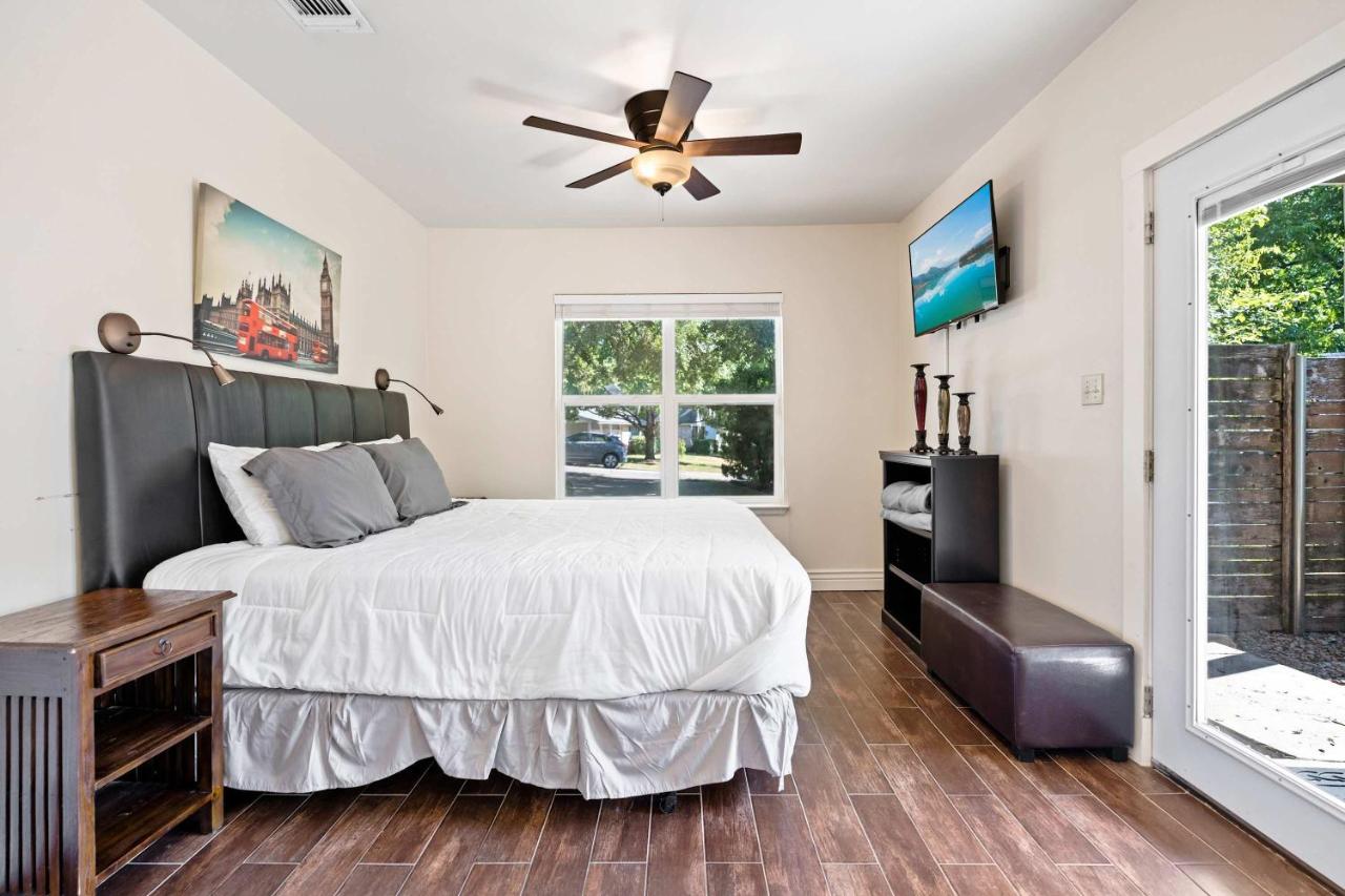 Screened-in Porch Walkable to SoCO - 3