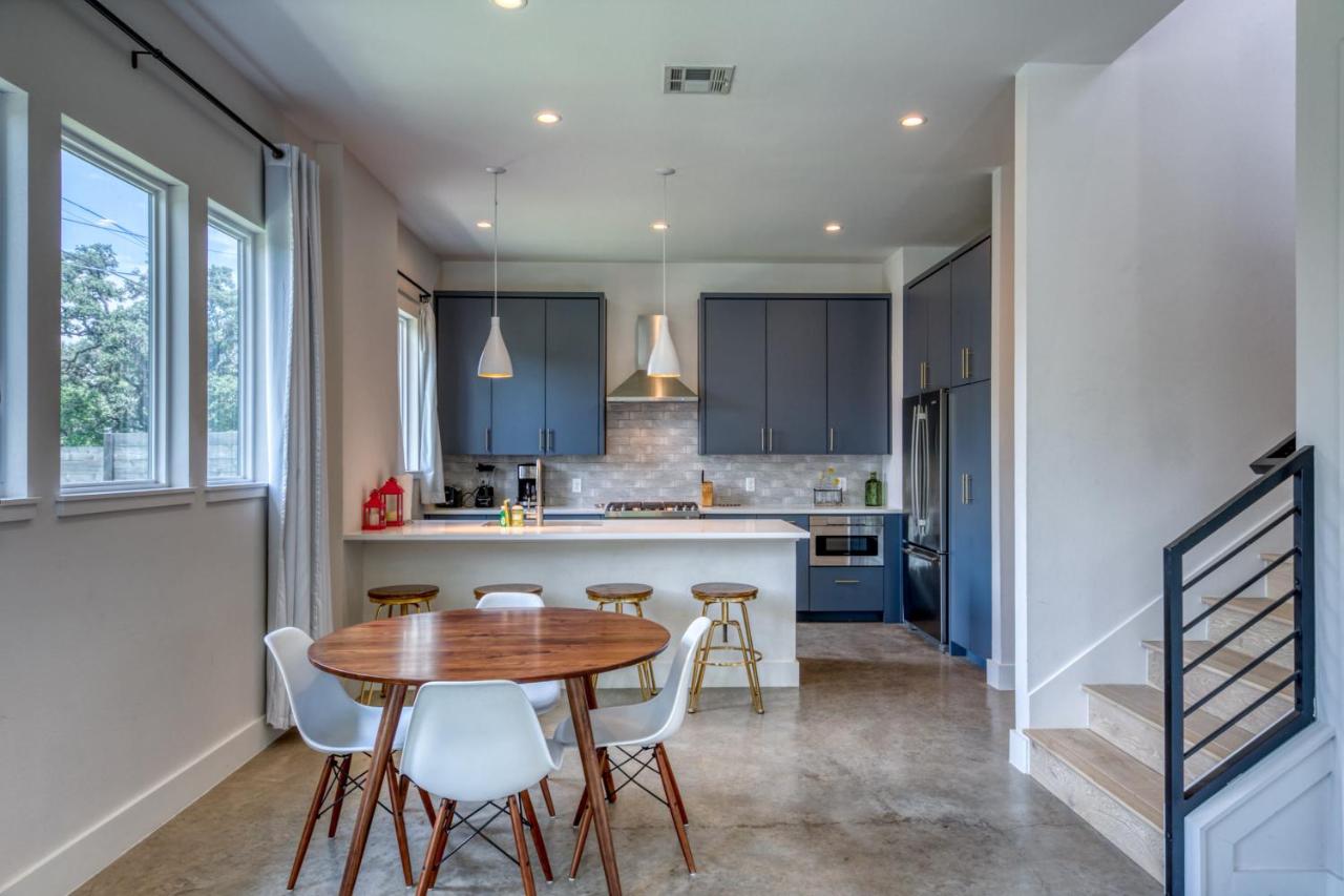 2 Homes in 1 Centrally located near SoCo - 3