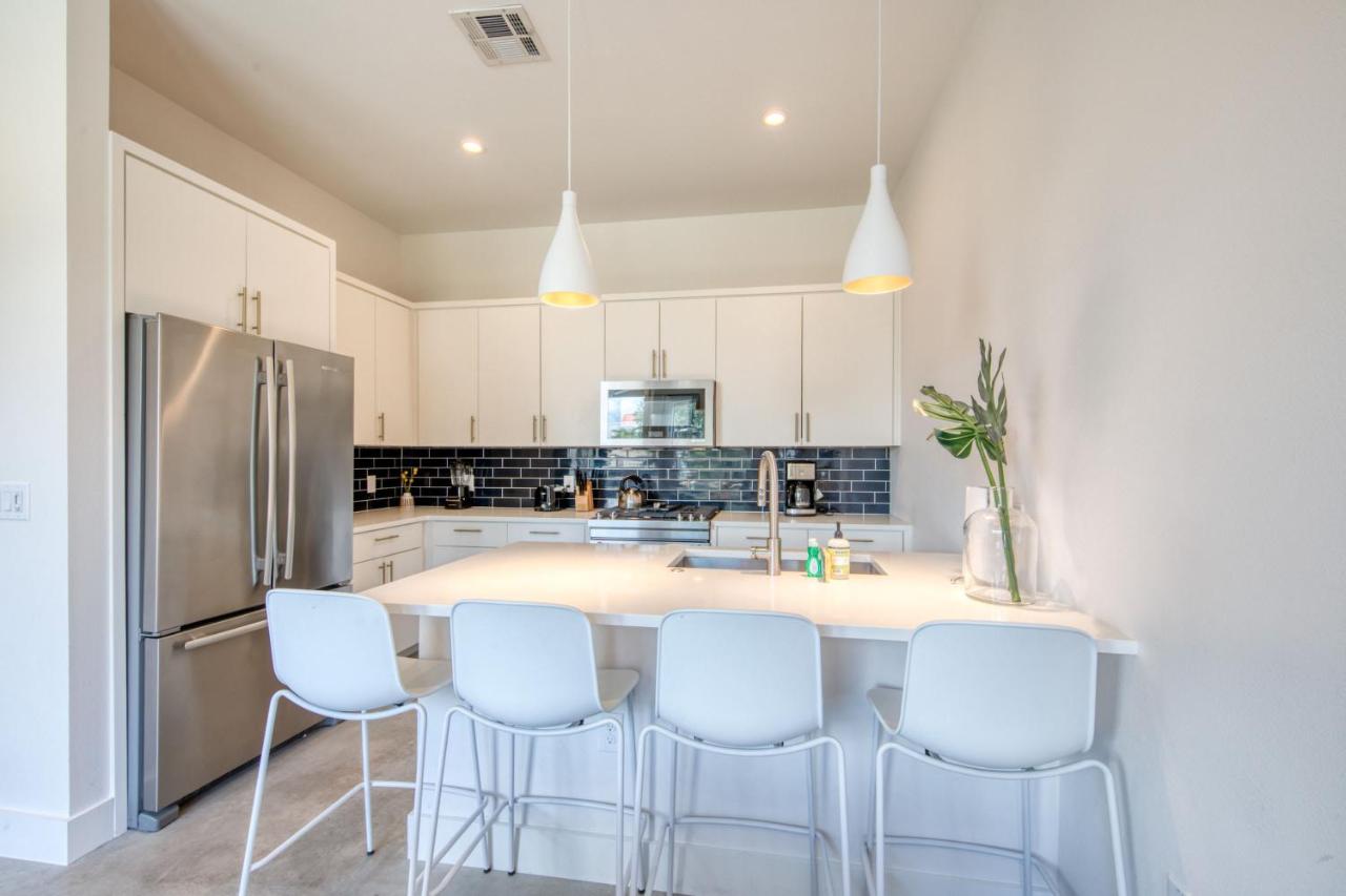 2 Homes in 1 Centrally located near SoCo - 4