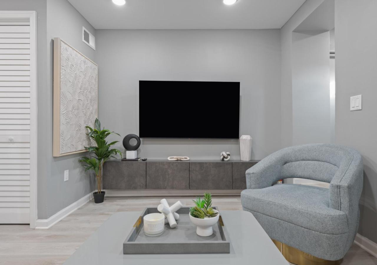 Modern Condo with Private Porch, Mins to NYC - 5