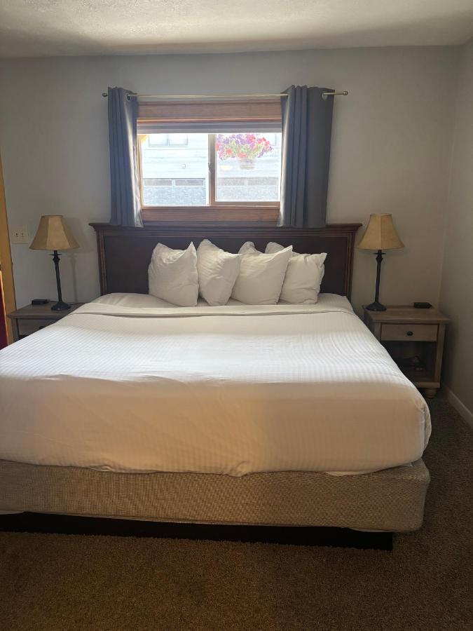 Yellowstone Holiday Motel — photo 16