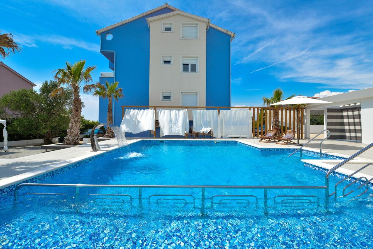 Heated swimming pool: Villa Nika