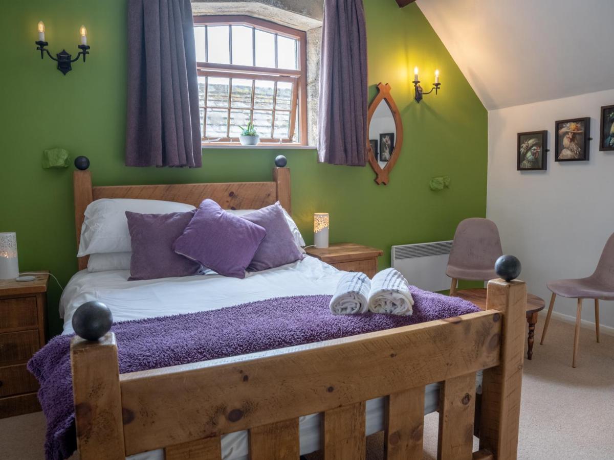Double Private Room Shared Bathroom