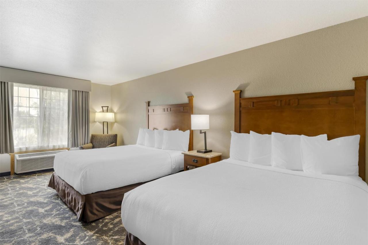 Image: Best Western Plus Riverfront Hotel and Suites