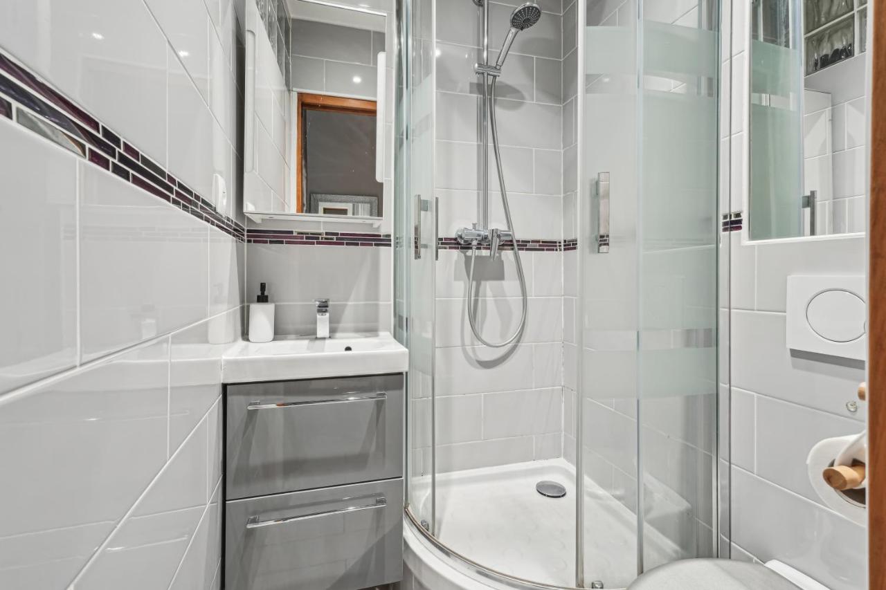 Quiet Spot by the Champs Elysee - 3