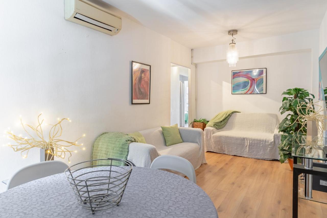 Urbanza City Center and Beach Apartment - 4