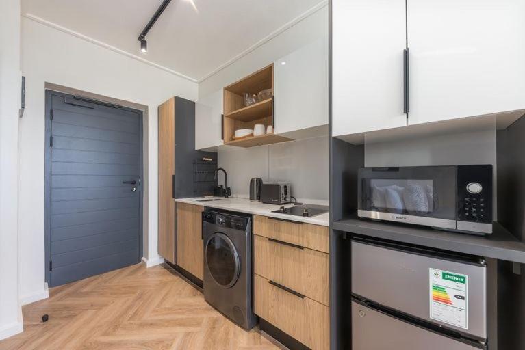 On Park - Century City Lux Studio Apartment - 4