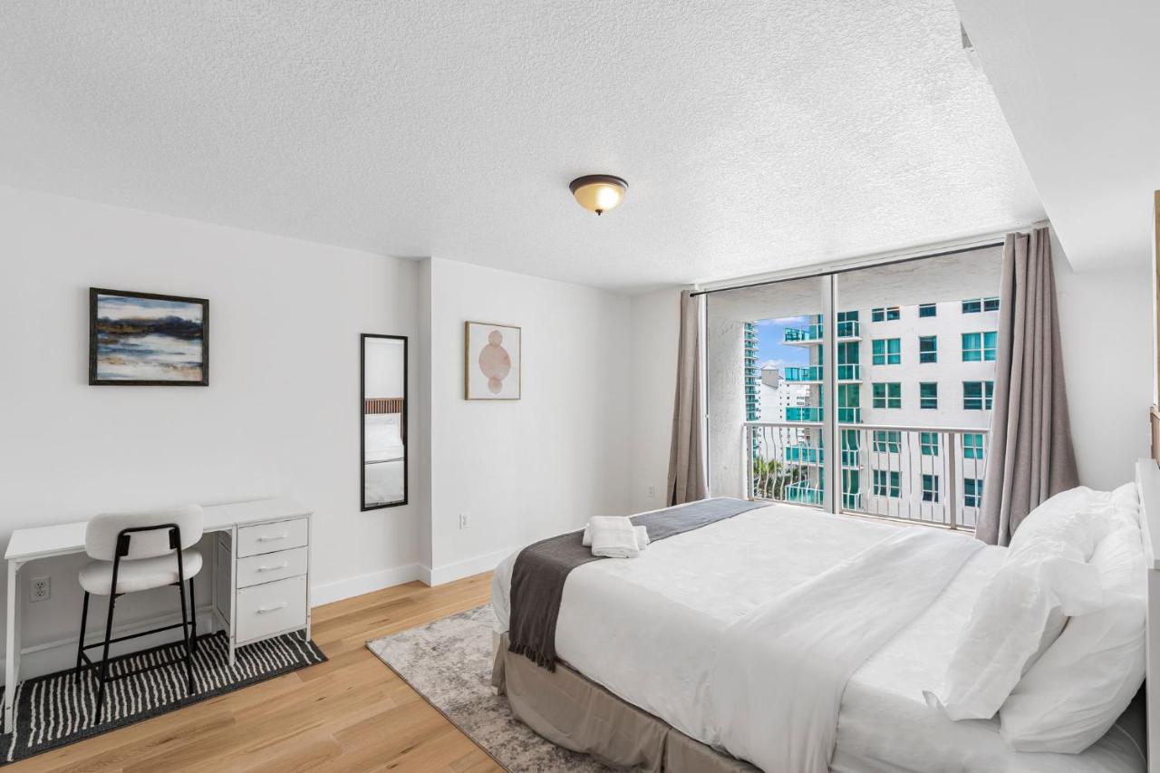 Enjoy Pool and Stunning City Views in Brickell - 2