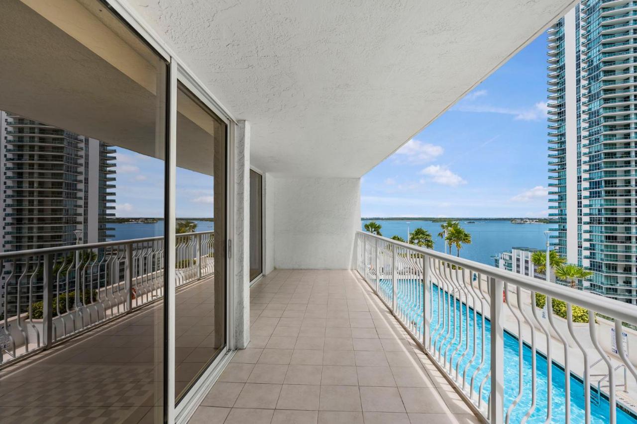 Enjoy Pool and Stunning City Views in Brickell - 4
