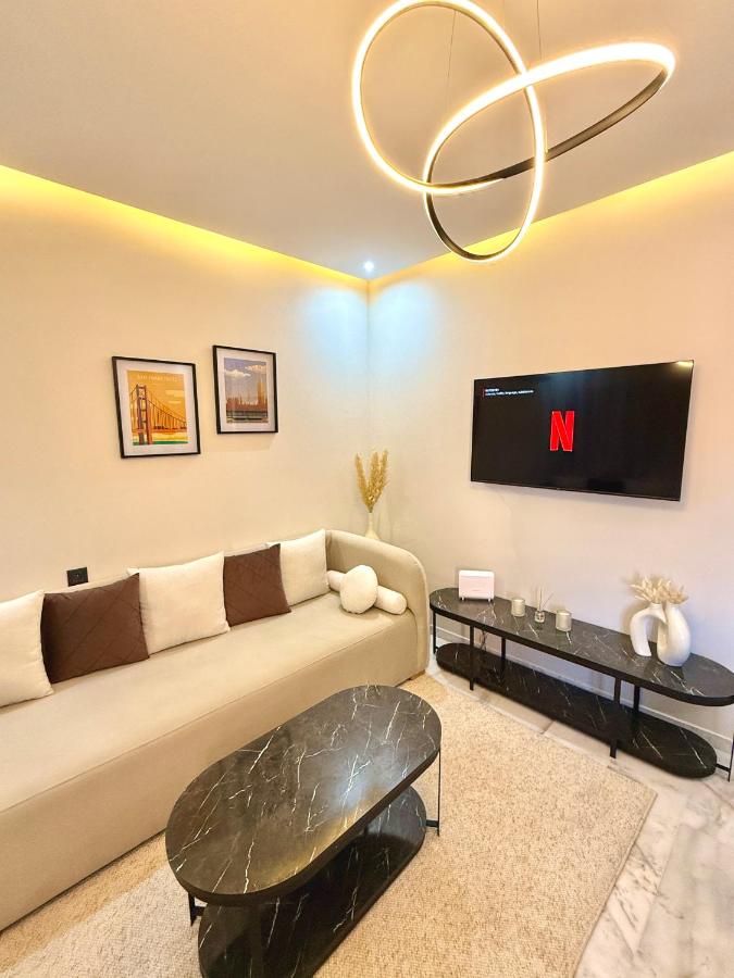 Elegant & Cozy Stay in Center