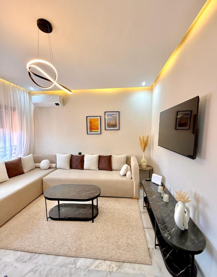 Elegant & Cozy Stay in Center - 2