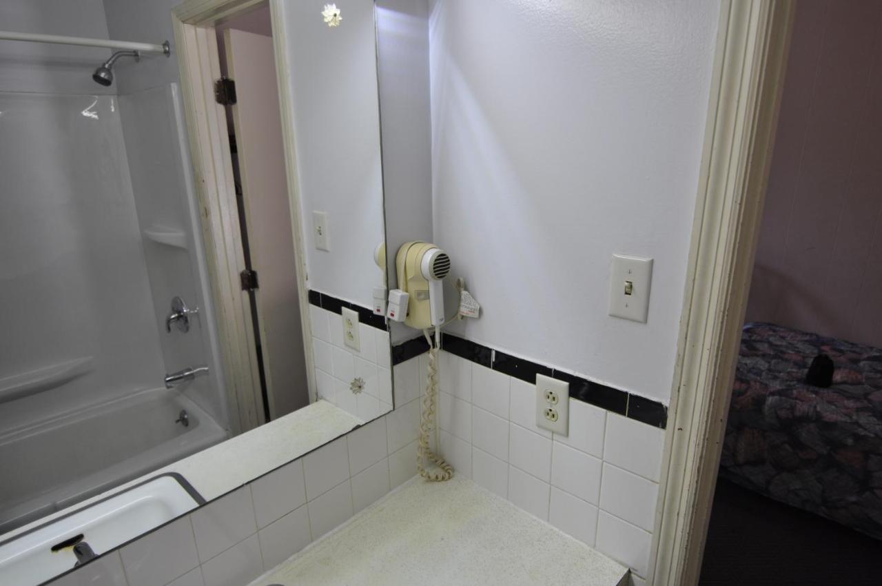 Budget Inn near Westrock — photo 13