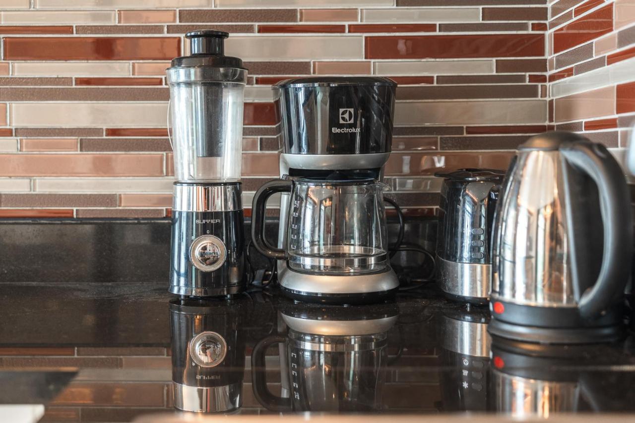 C205 4BR Pool, Mountain Views & Prime Location - 5