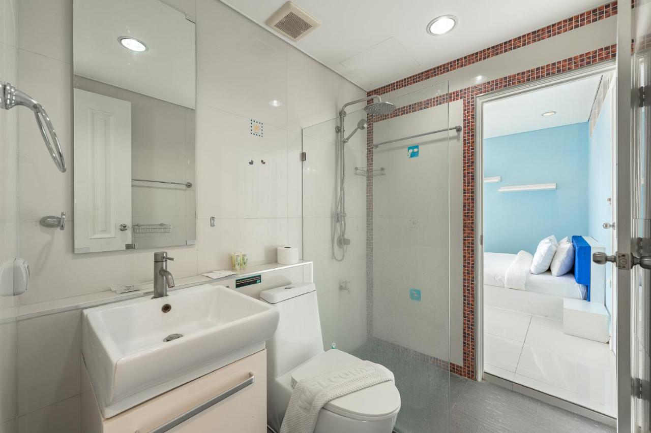 C205 4BR Pool, Mountain Views & Prime Location - 3