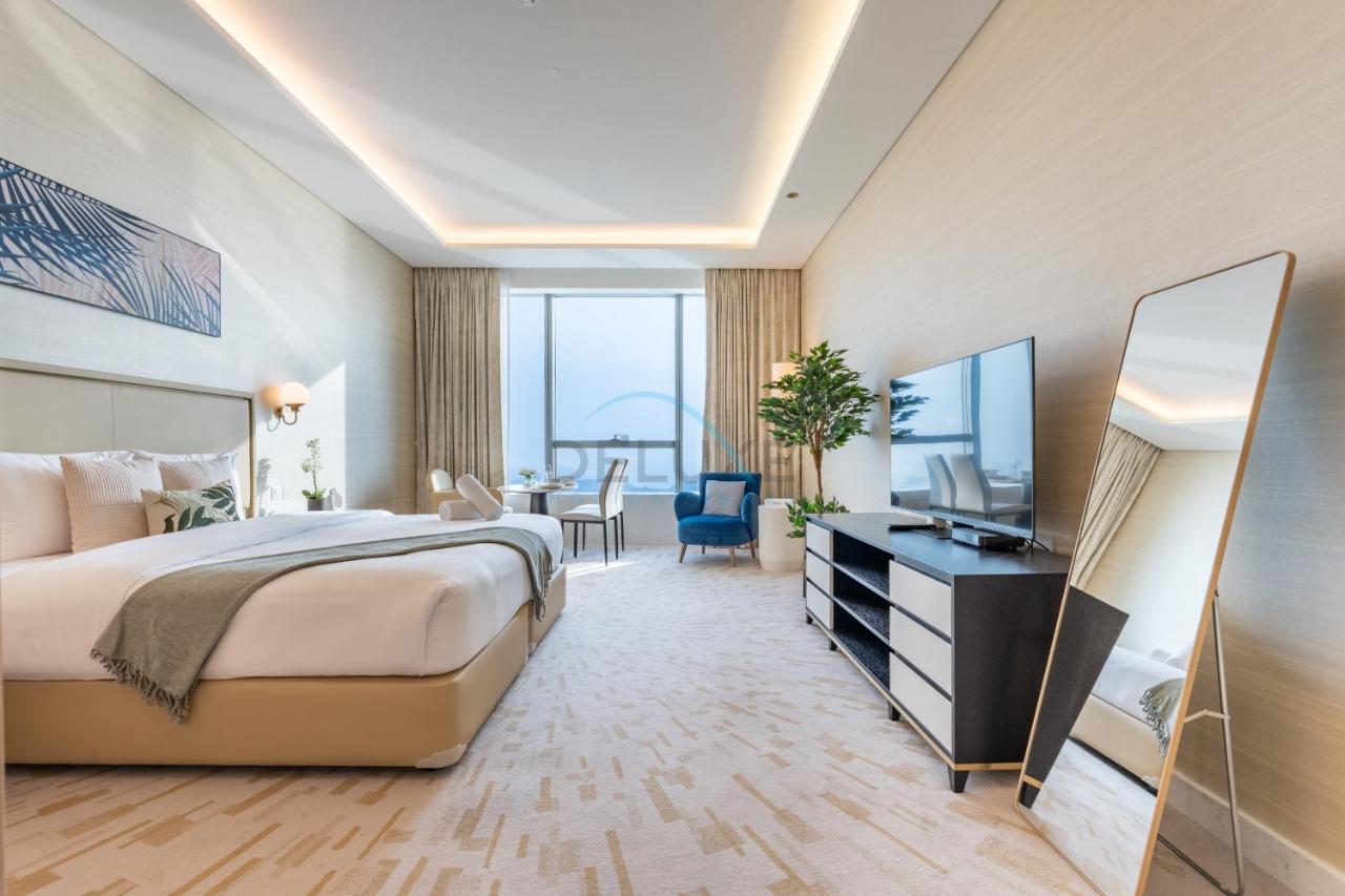 Steps from Nakheel Mall and Monorail Station, Near Beach Clubs ,15 Mins to Downtown and Marina, The Palm Tower, Palm Jumeirah by Deluxe Holiday Homes - 2