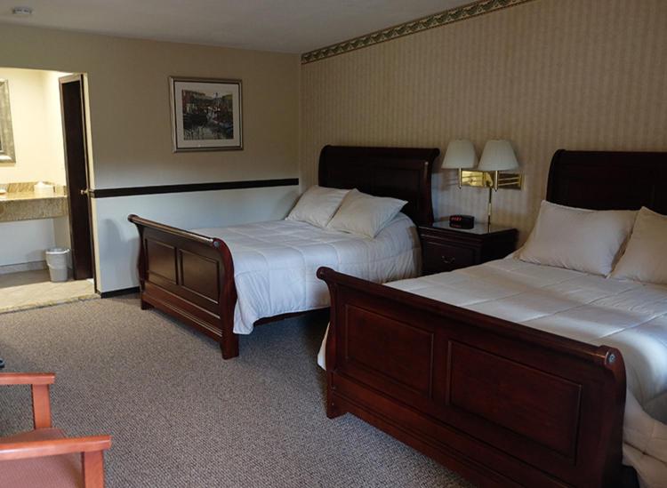 Chalet Inn & Suites — photo 9