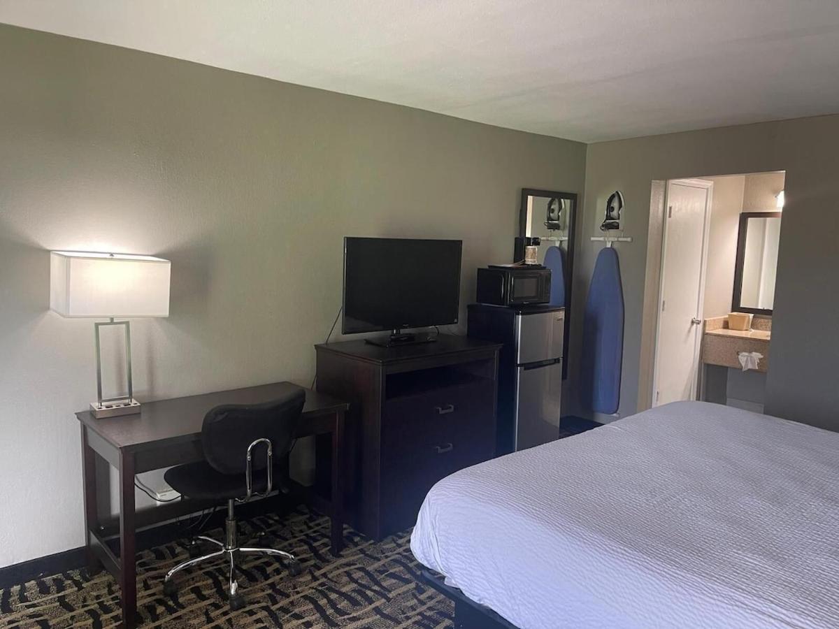 Homegate Inn and Suites — photo 11