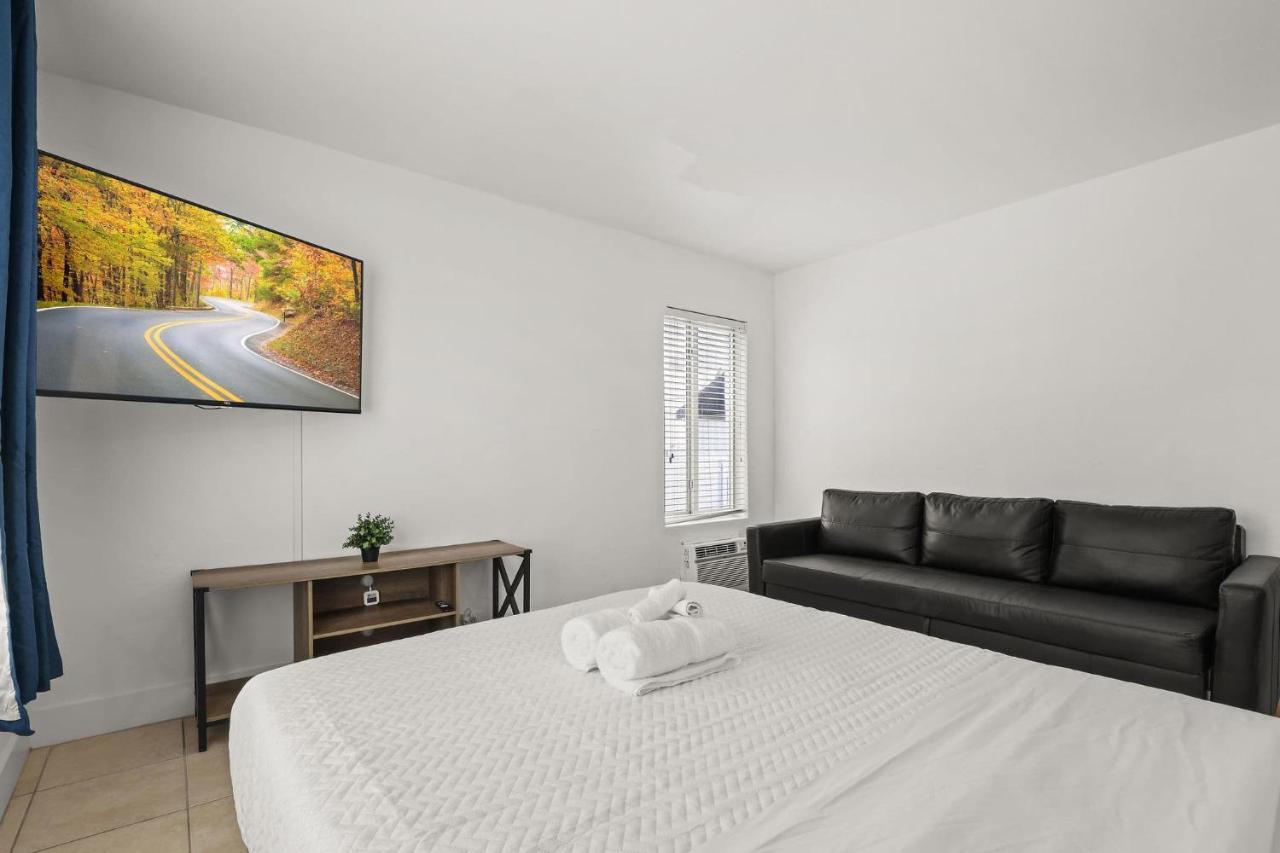 1BR Miami Beach Stylish Getaway - 3