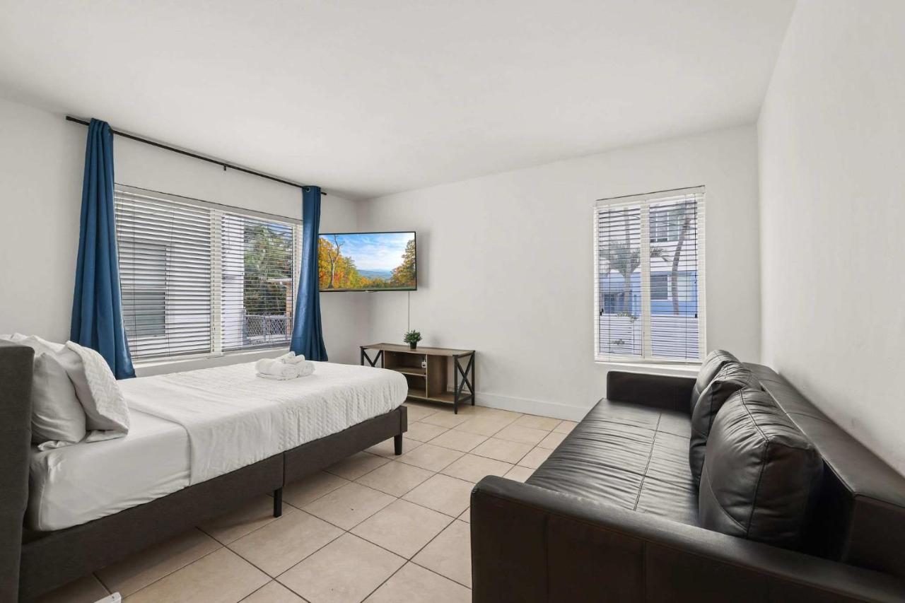 1BR Miami Beach Stylish Getaway - 4