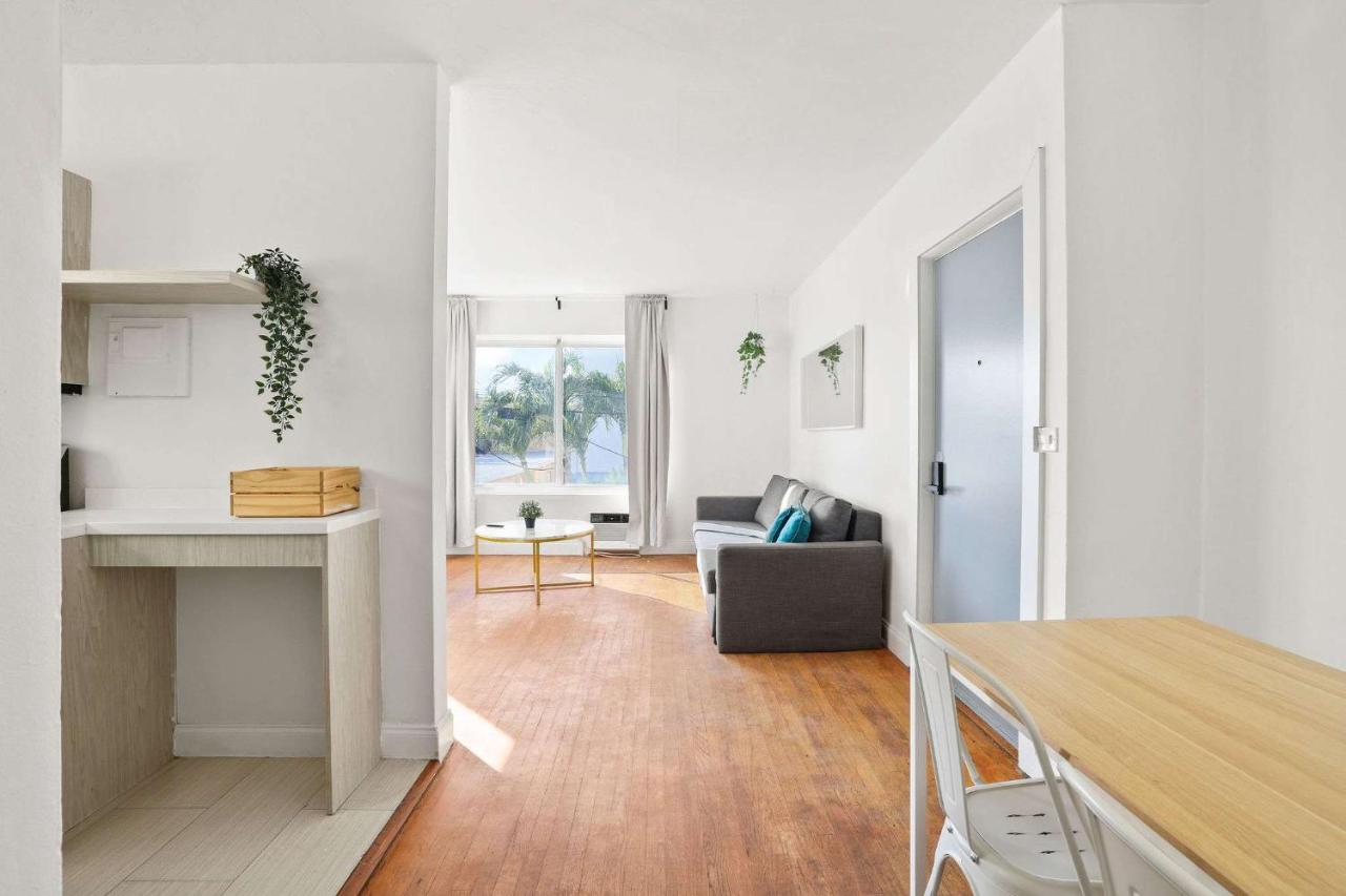 Modern Miami Beach Apt King & Sofa Bed Comfort - 2