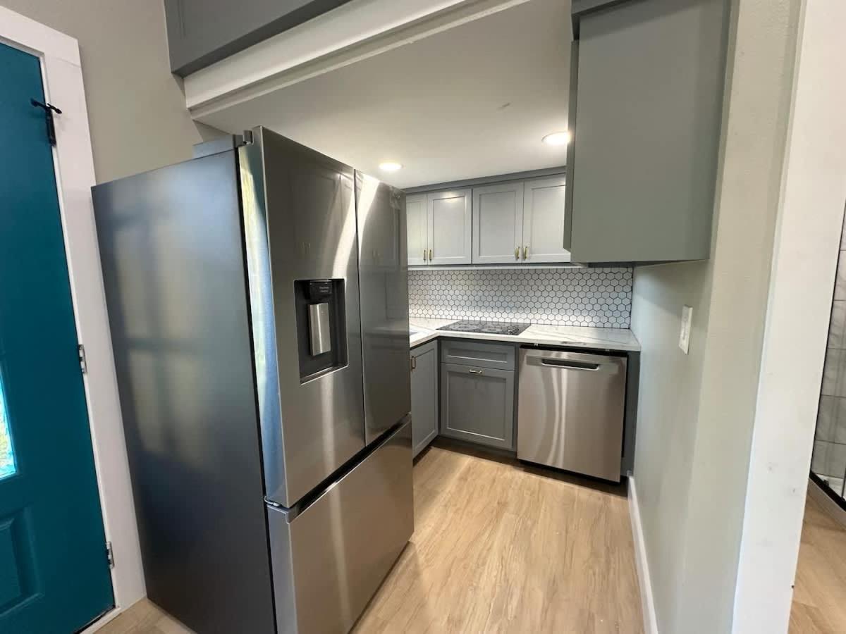 Tiny Private Room #5 in Shared 5BR House with Other Guests - 4