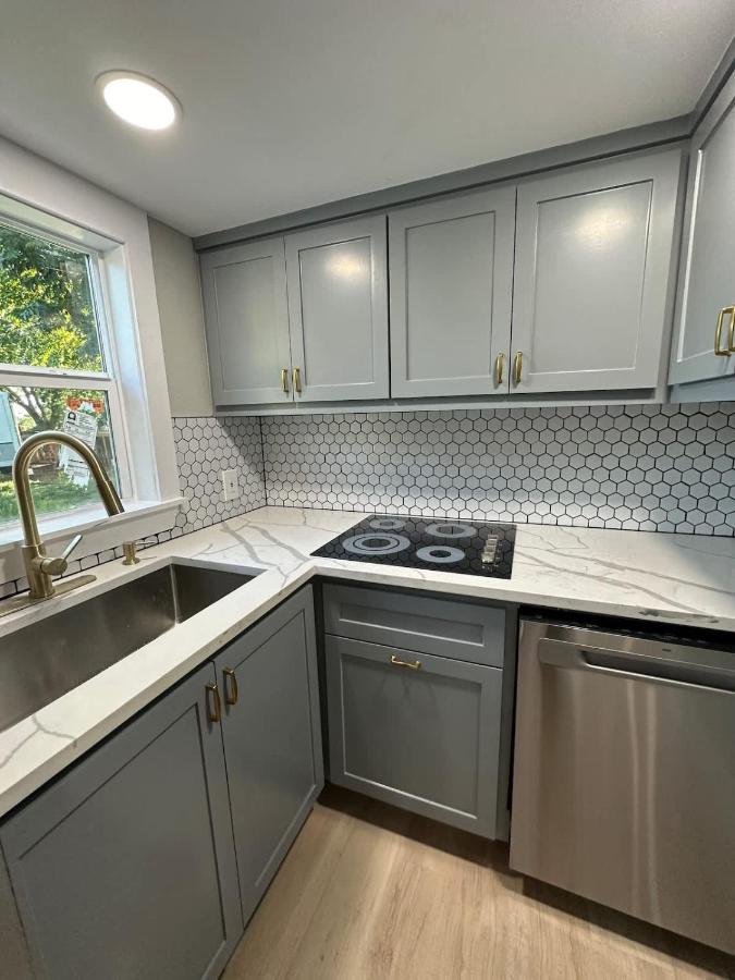 Tiny Private Room #5 in Shared 5BR House with Other Guests - 5