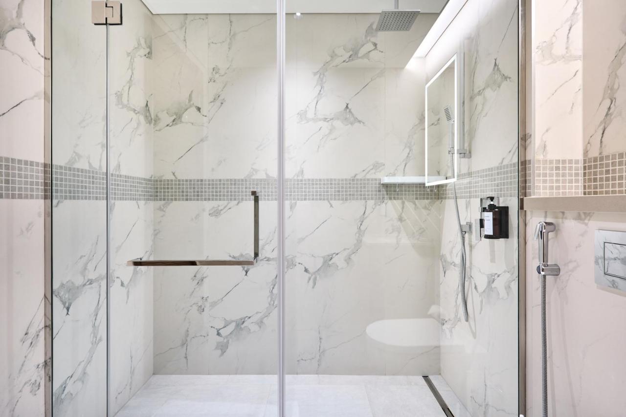 STAY BY LATINEM Luxury 2BR Holiday Home OPA 305 Near Downtown - 3