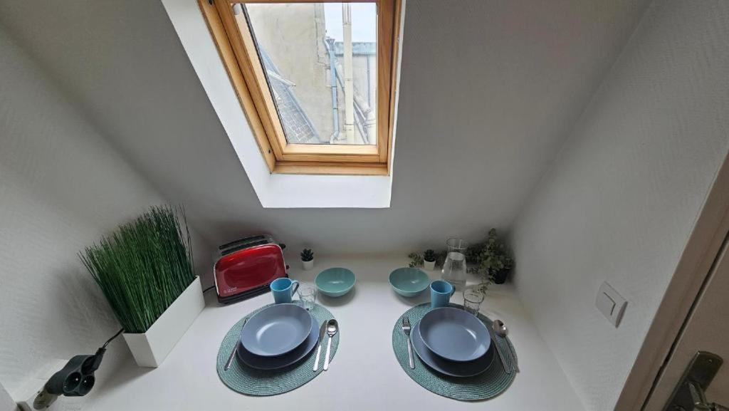 Appartement RENOVE EN PLEIN COEUR DE PARIS SUR L'ILE SAINT LOUIS ! - 3